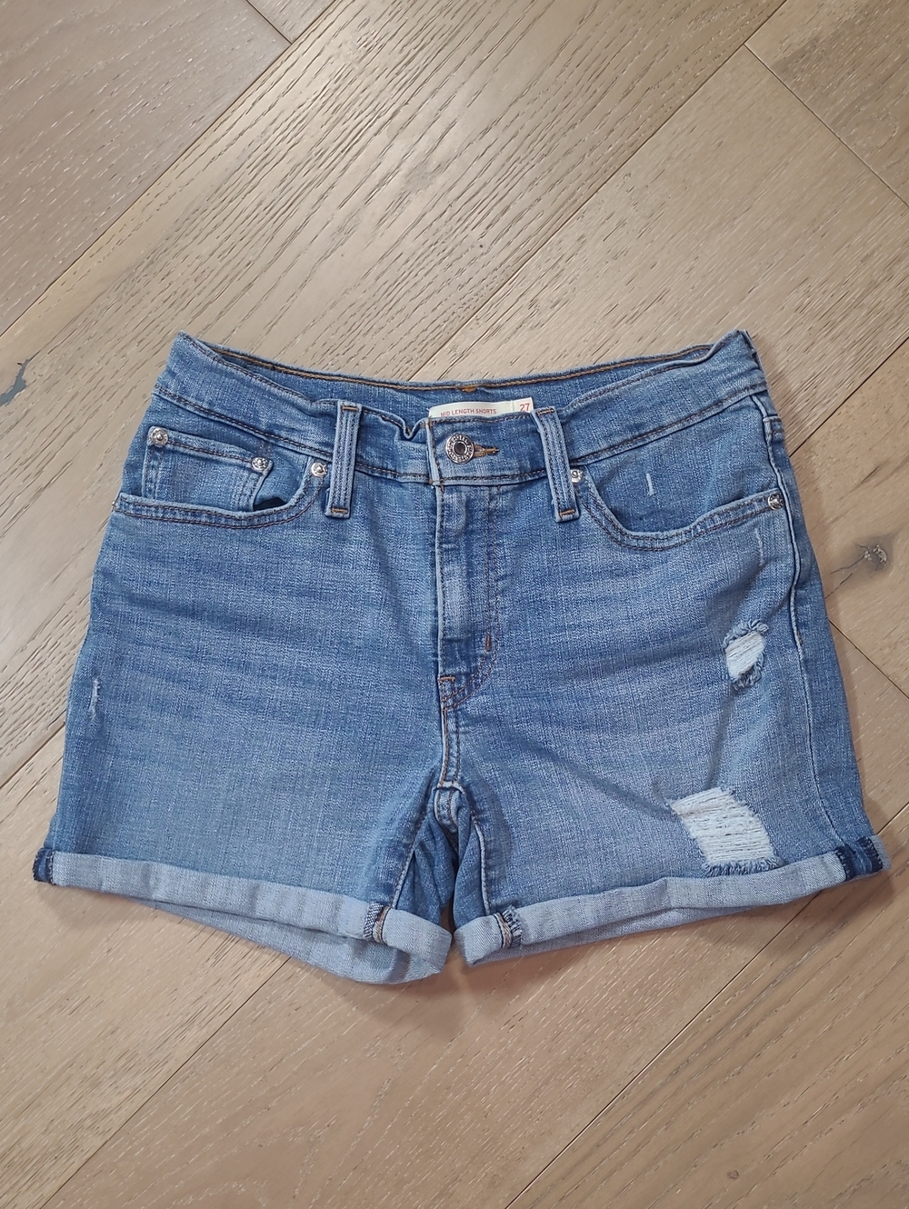 Levi's Jean Shorts Women's sz 27 Mid Length Cuffed Jean Shorts